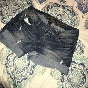 Size 3 Almost Famous Shorts